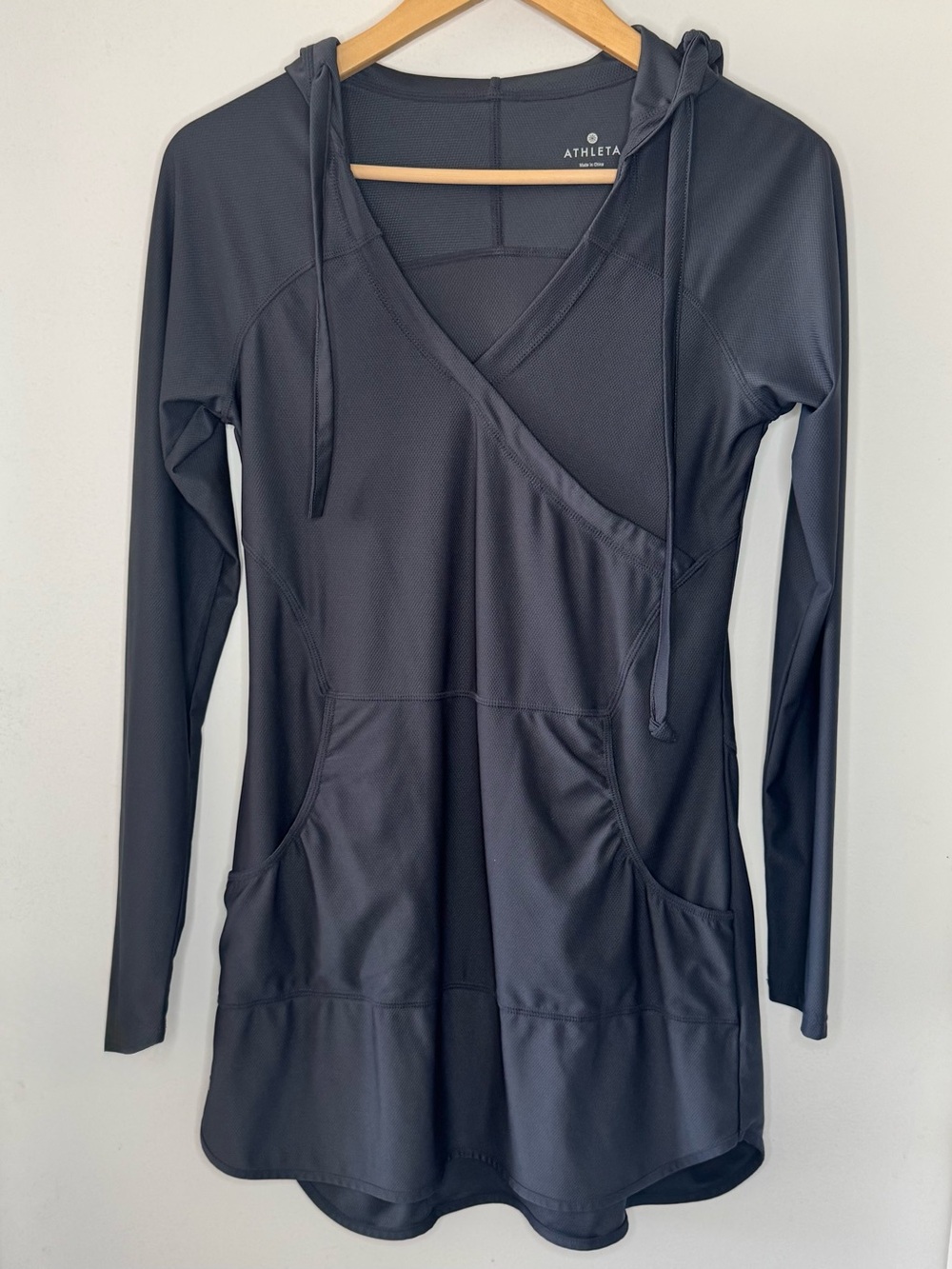 Athleta Wick-It Wader hooded swim cover-up dress Women’s Small Gray Beach Pool